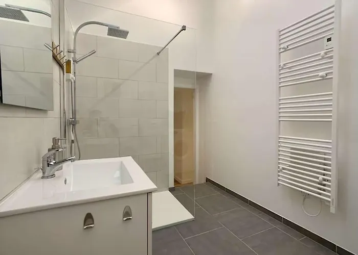 Moderne Avec Parking Gratuit Dinsheim